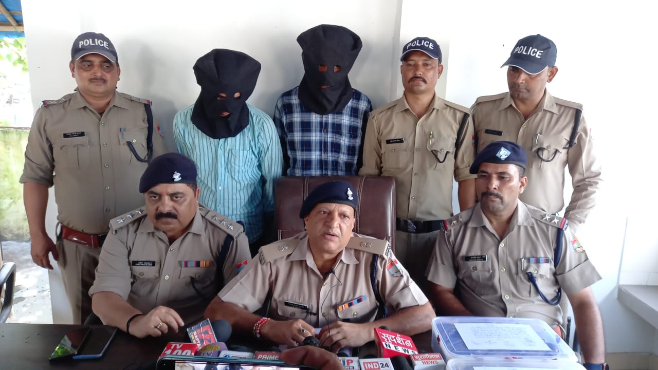 लालकुआं के दो भाई 5KG चरस के साथ गिरफ्तार