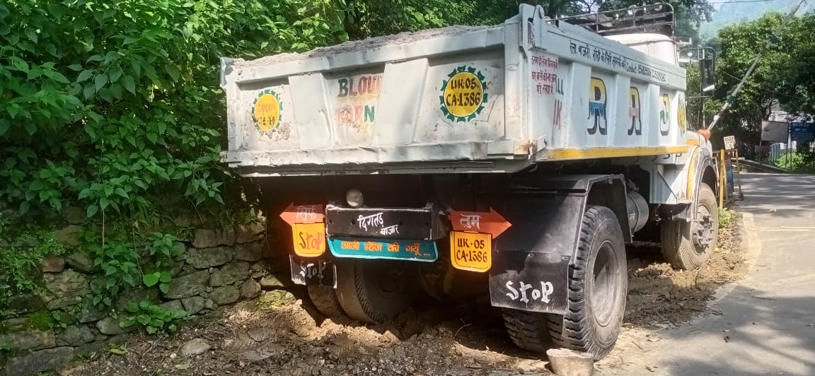 थाना थल पुलिस ने अवैध रेता परिवहन करने पर टिप्पर वाहन किया सीज