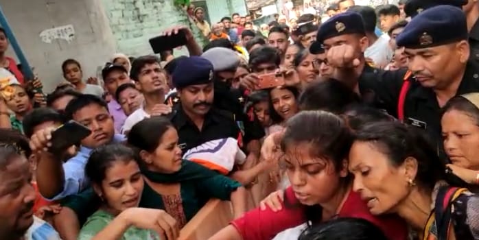 लालकुआं: सैन्य सम्मान के साथ पंचतत्व में विलीन हुए नायक सूबेदार धर्मेंद्र गंगवार