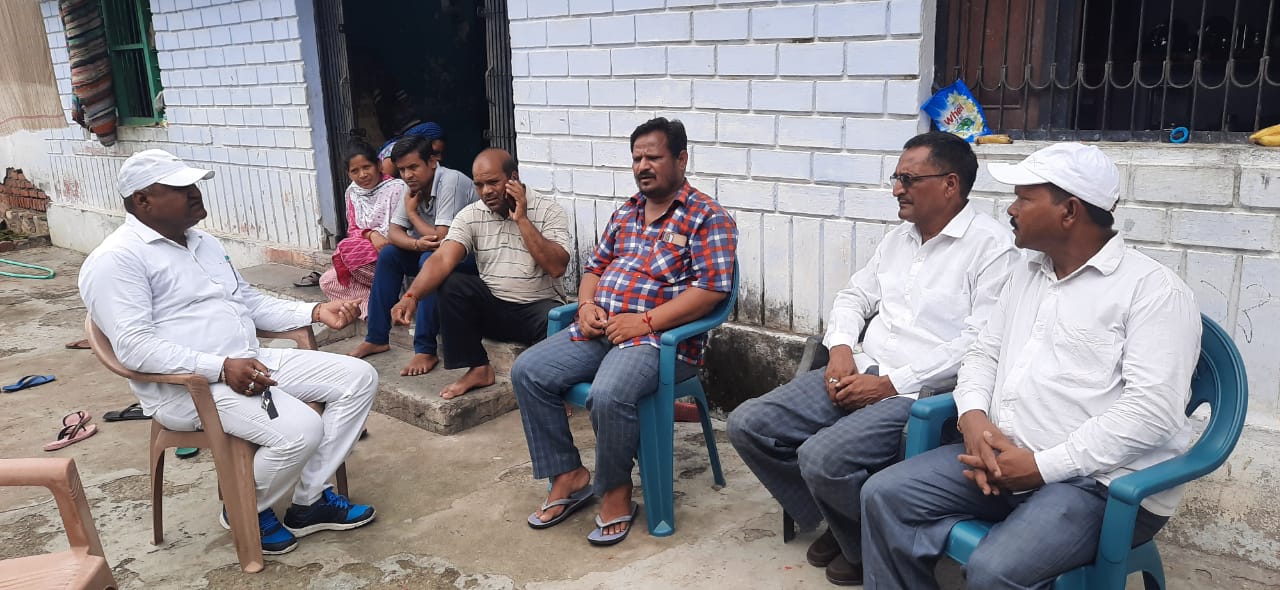 जिला अध्यक्ष इन्द्रपाल आर्य ने की मृतक युवती के परिवार से मुलाकात