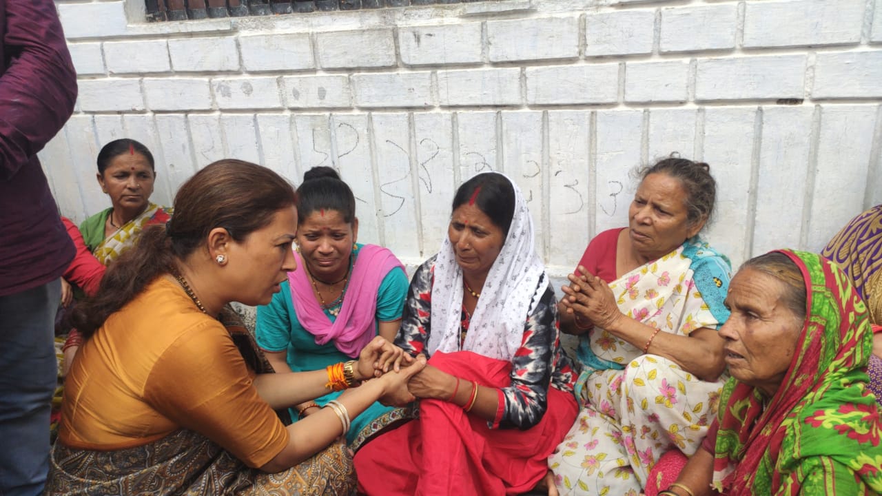 कैबिनेट मंत्री ने पीड़ित परिवार से की मुलाकात