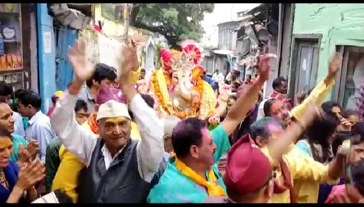 मसूरी: शोभायात्रा निकालकर विसर्जित किए श्री गणेश