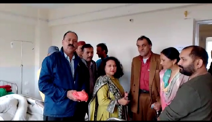 मुख्यमंत्री के जन्म दिवस पर भाजपाइयों ने बाटी मेडिकल किट