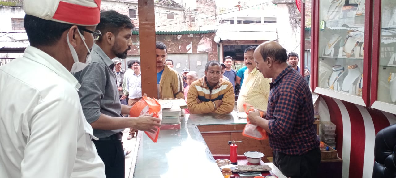 DM डॉ आशीष चौहान ने किया ग्रामीण क्षेत्र बड्डा एवं कासनी का स्थलीय निरीक्षण