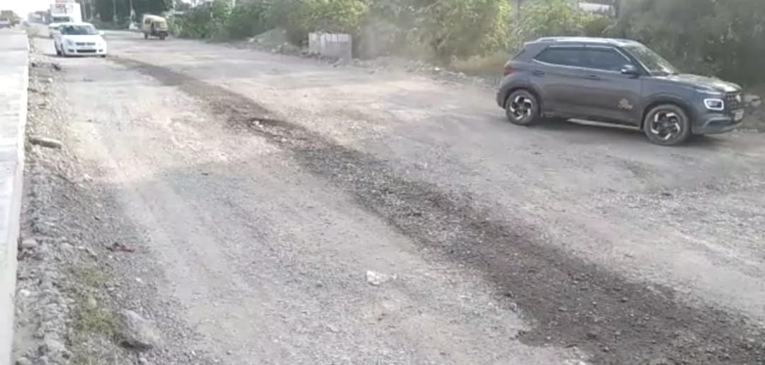 लालकुआं से हल्द्वानी तक सड़क की हालत बद से बदतर