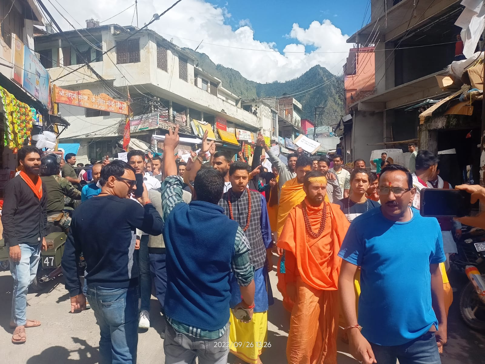 अंकिता भंडारी हत्याकांड से जोशीमठ में भी  आक्रोशित लोगों ने जाम किया हाइवे