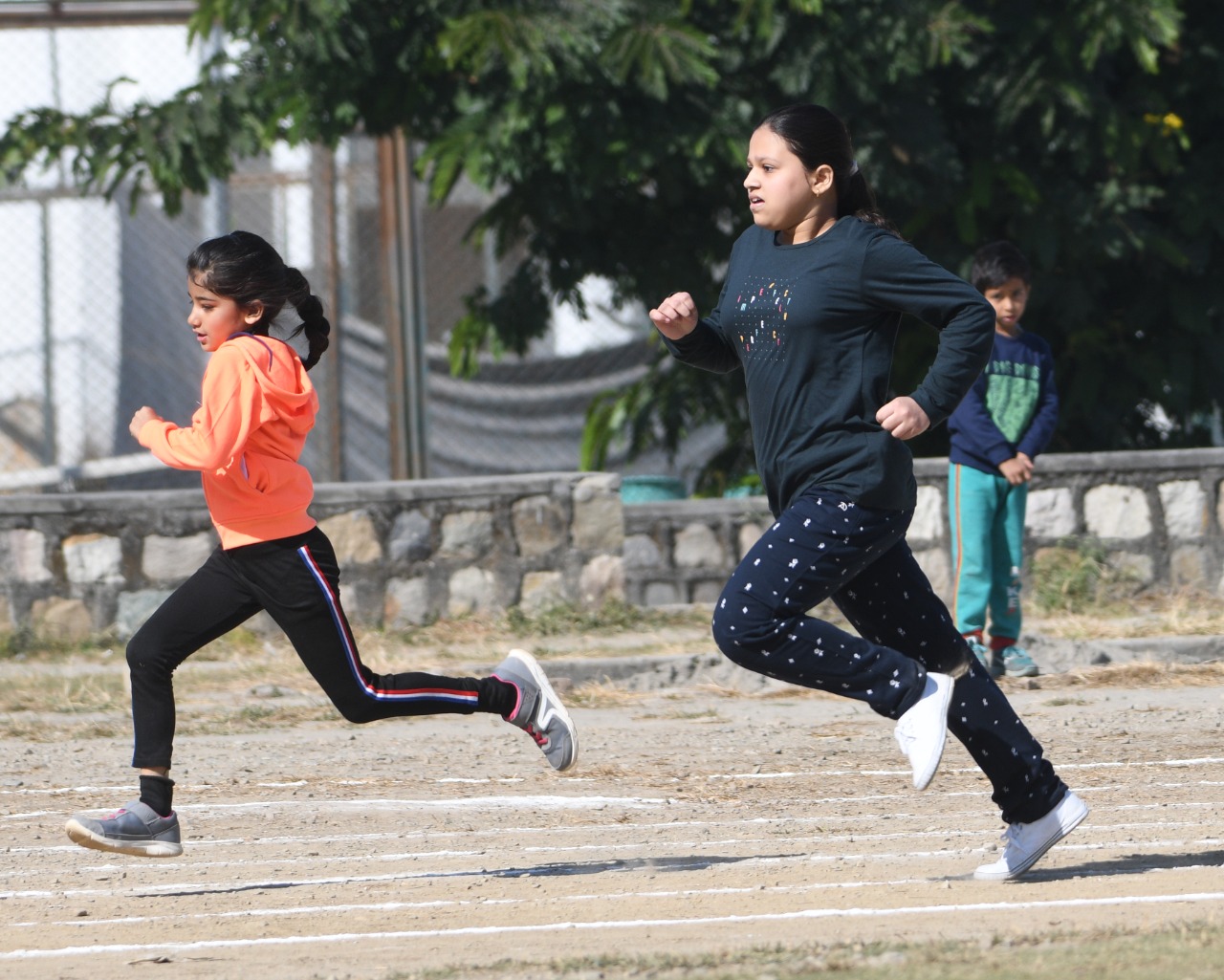 बाल दौड़ में मेधांश, पारस, अक्षय, अवंतिका, अदम्या व प्रतिष्ठा विजेता