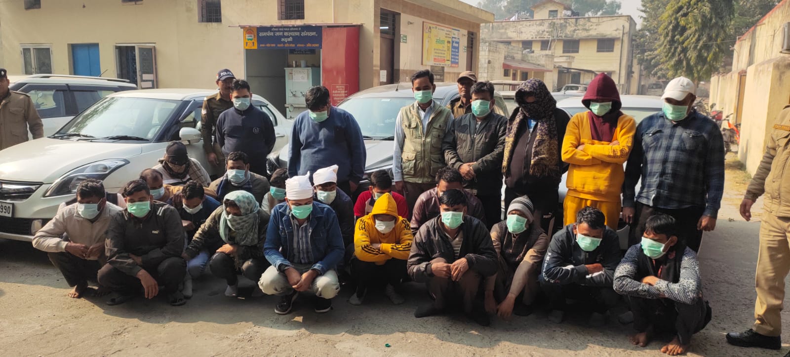 साढे 12 लाख रूपयों के साथ जुआ खेलते उत्तर प्रदेश उत्तराखंड के 27 जुआरी होटल आल सीजन से गिरफ्तार