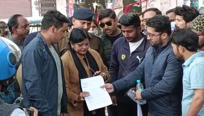 हल्द्वानी- शक्ल से स्मार्टनेस नहीं काम मे स्मार्टनेस चाहिए धामी जी..बेरोजगार युवाओं ने भरी हुंकार