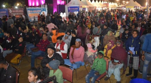 अल्ताफ राजा के गीतों पर झूम उठे लोग, तुम तो ठहरे परदेशी पर श्रोताओं ने जमकर तालियां बजाईं