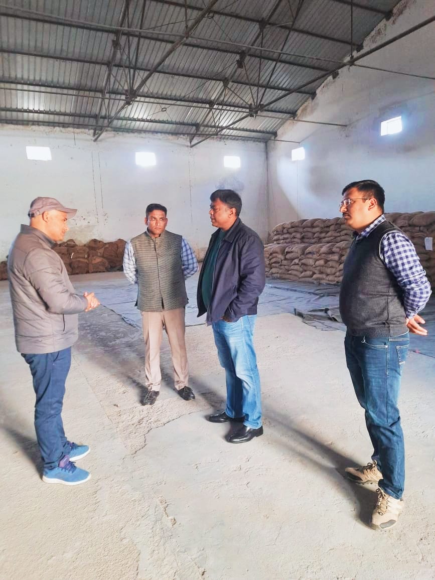 सचिव बी के संत द्वारा बेस गोदाम ऋषिकेश का निरीक्षण! गोदाम प्रभारी को किया निर्देशित