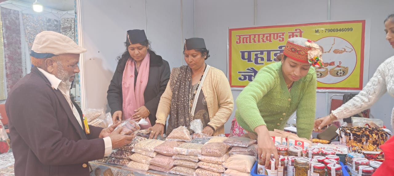 मोहित खन्ना  ने गुलाबी आंखे, हम्मा हम्मा गाकर बांधा समां
