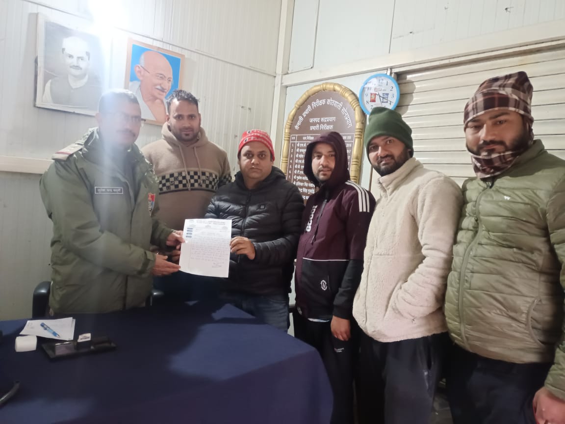 यात्रा सीजन में नहीं बेचेगा कोई भी शराब और मांस, थानाध्यक्ष सोनप्रयाग को दिया ज्ञापन