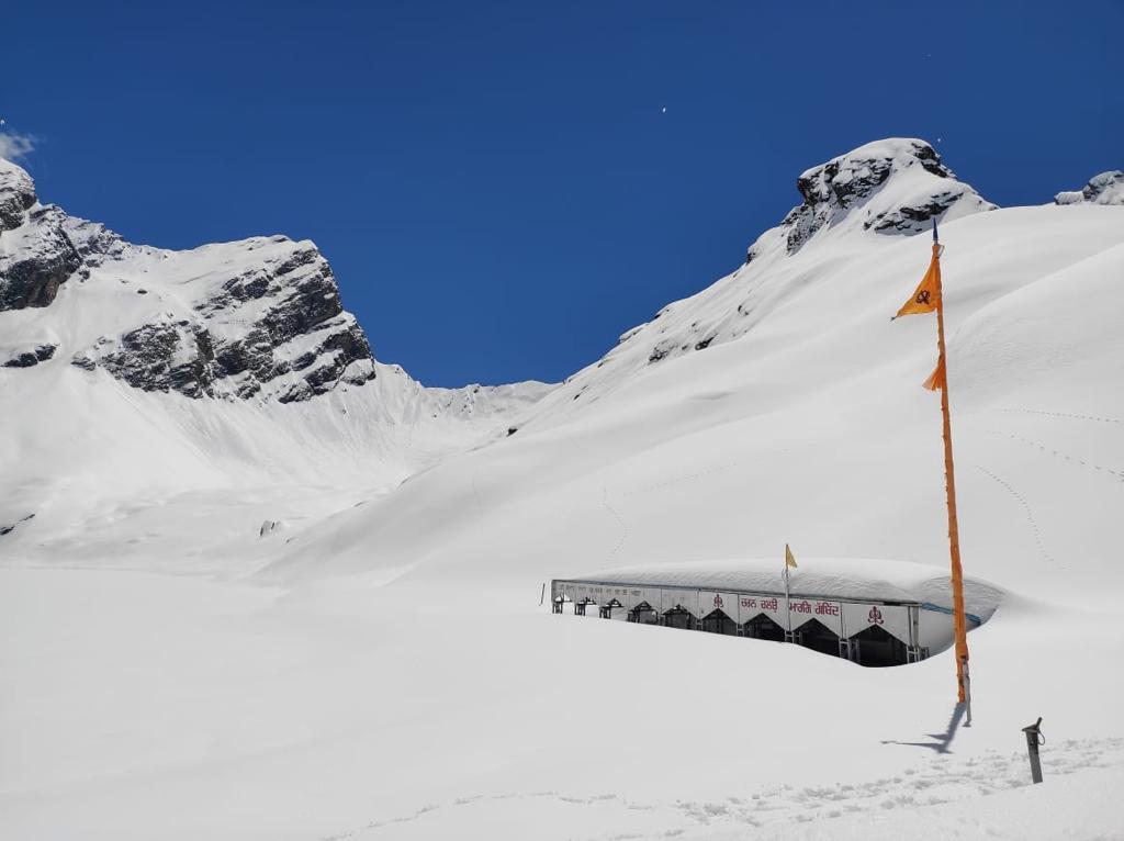 सेना 20 अप्रैल से शुरू करेगी श्री हेमकुण्ड साहिब के रास्ते से बर्फ हटाने का कार्य