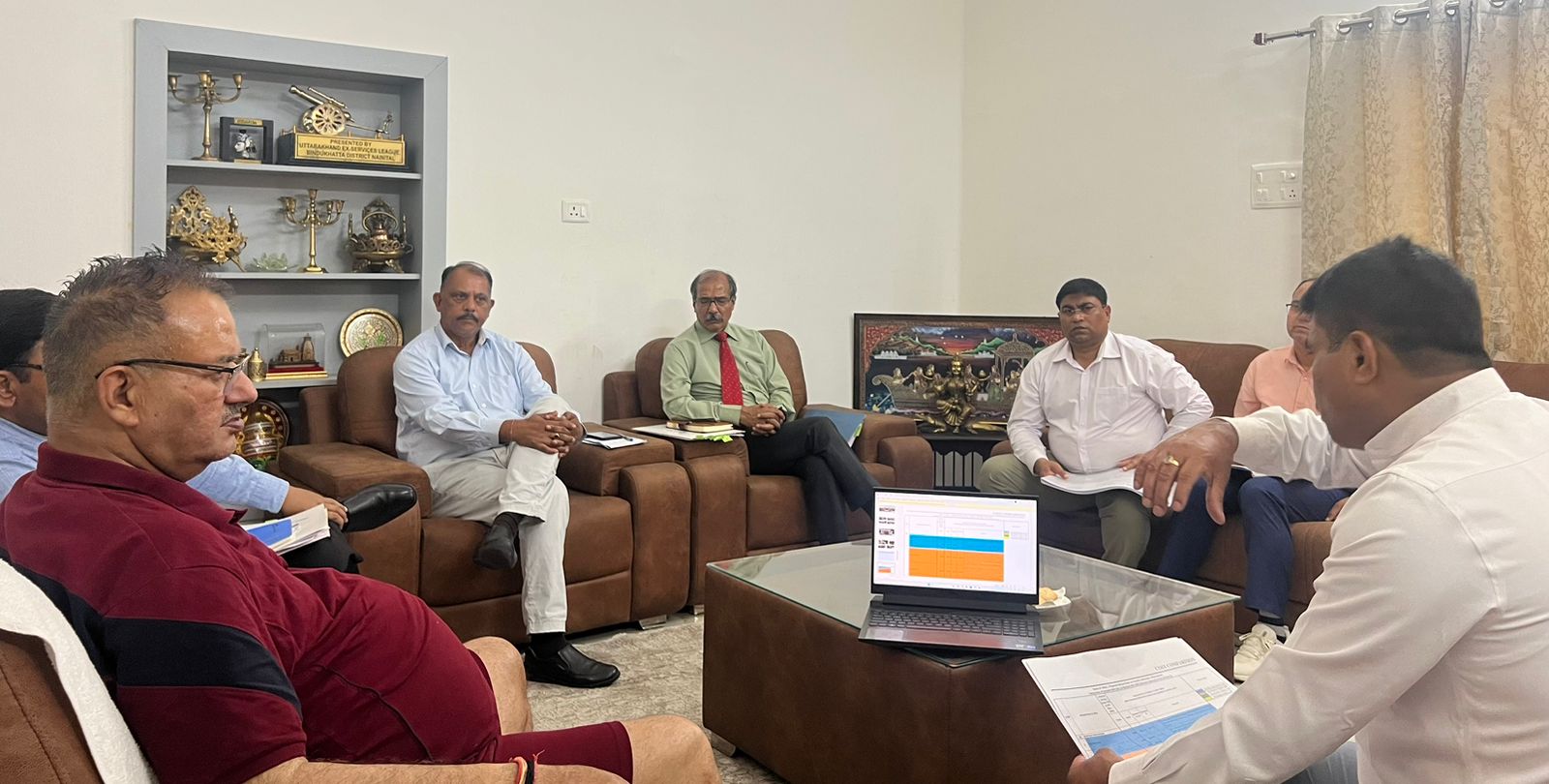 सैनिक कल्याण मंत्री ने अधिकारियों को तय समय सीमा के भीतर सैन्यधाम का निर्माण कार्य पूर्ण करने के दिए निर्देश