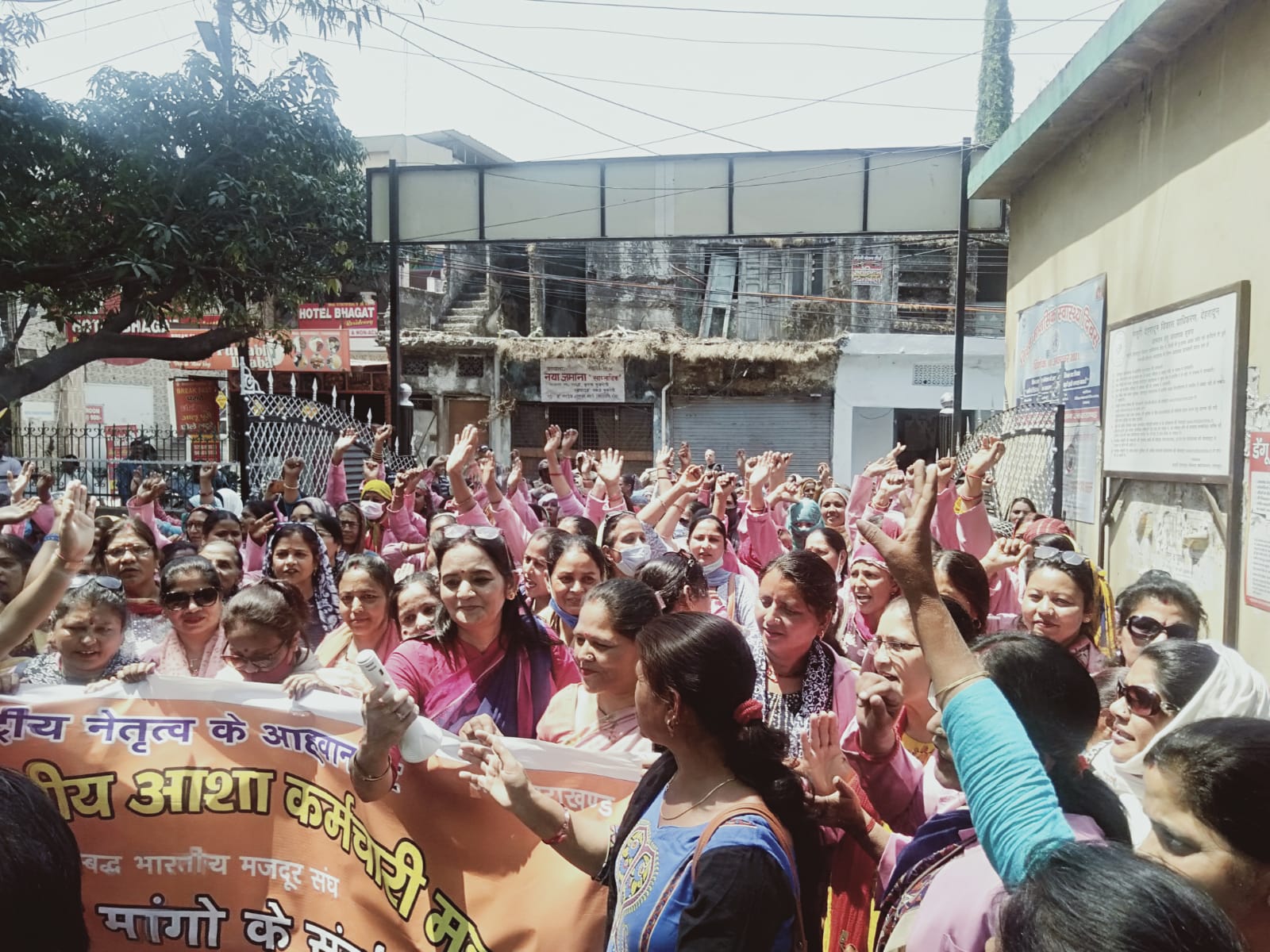 आशा एवं आशा फैसिलिटेटरों ने निकाली विशाल रैली