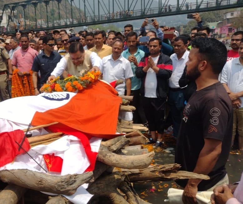 दिवंगत क्षेत्रीय विधायक व कैबिनेट मंत्री चन्दन राम दास को जनसैलाब ने नम आंखों से दी अंतिम विदाई