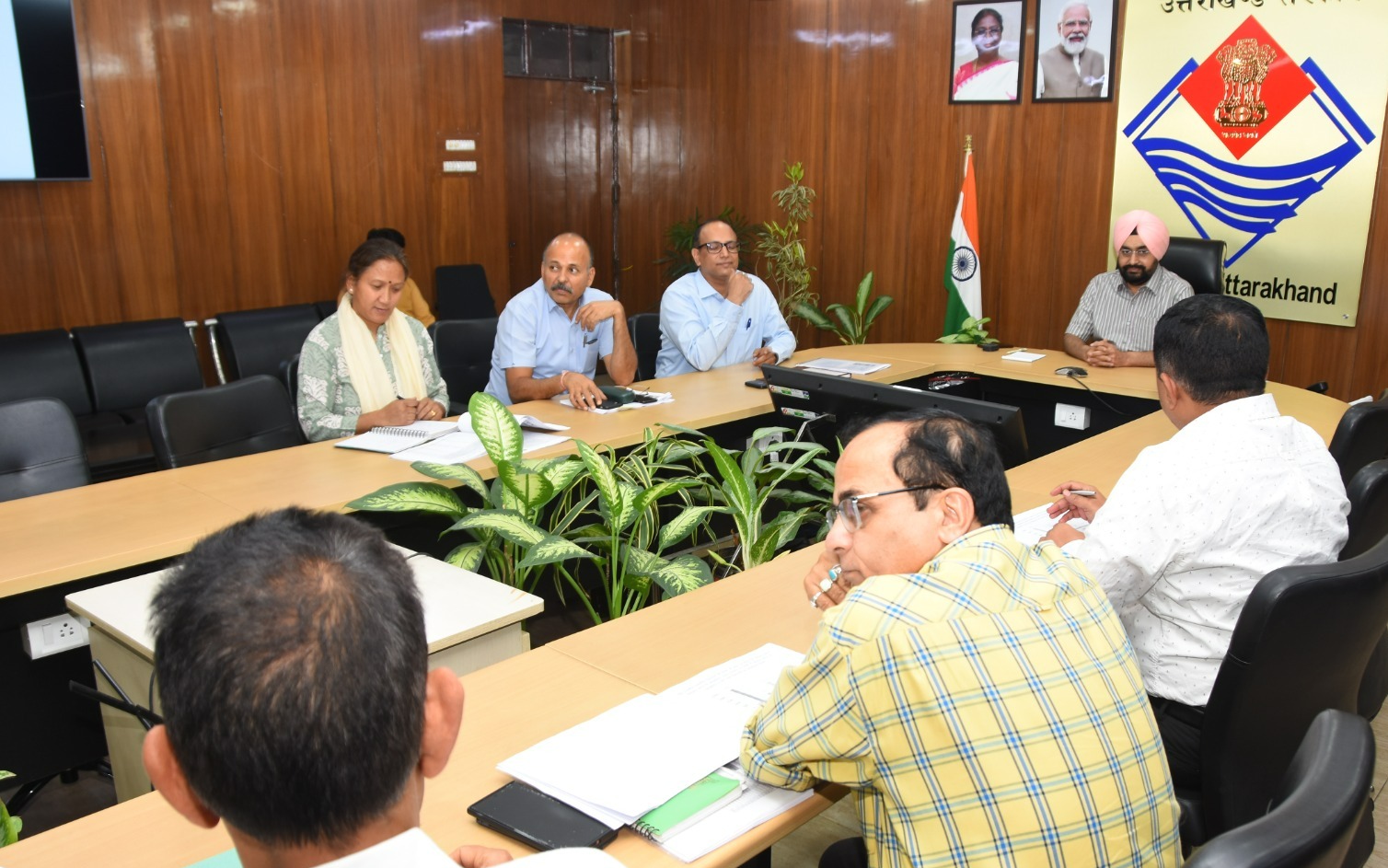 मुख्य सचिव ने ली क्लस्टर विद्यालय के संबंध में बैठक