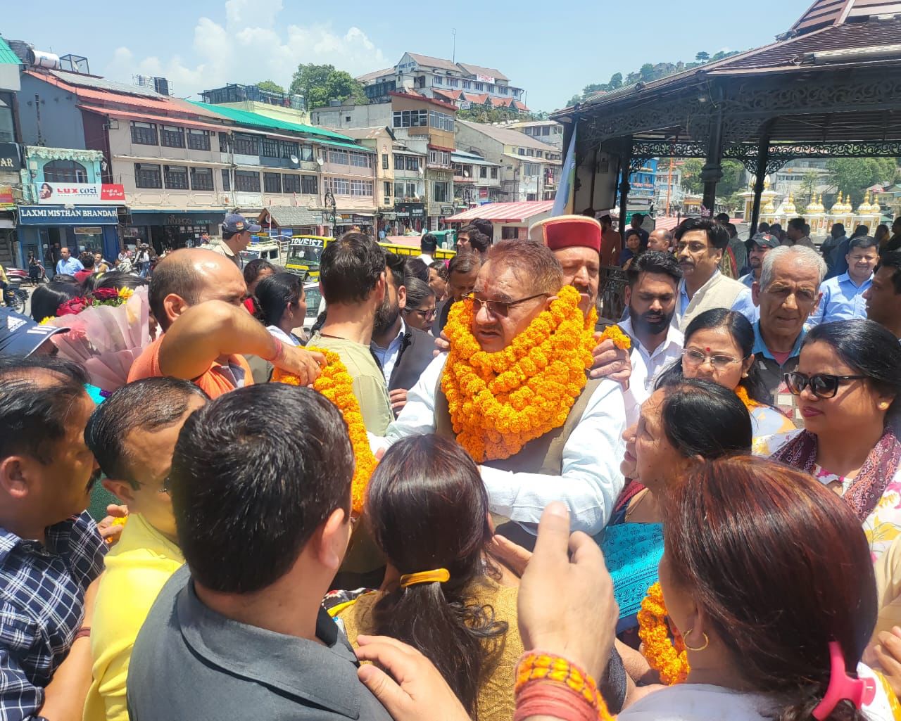यमुना-मसूरी पेयजल पंपिंग योजना के सफल ट्रायल पर मसूरीवासियों ने कैबिनेट मंत्री गणेश जोशी का जताया आभार।