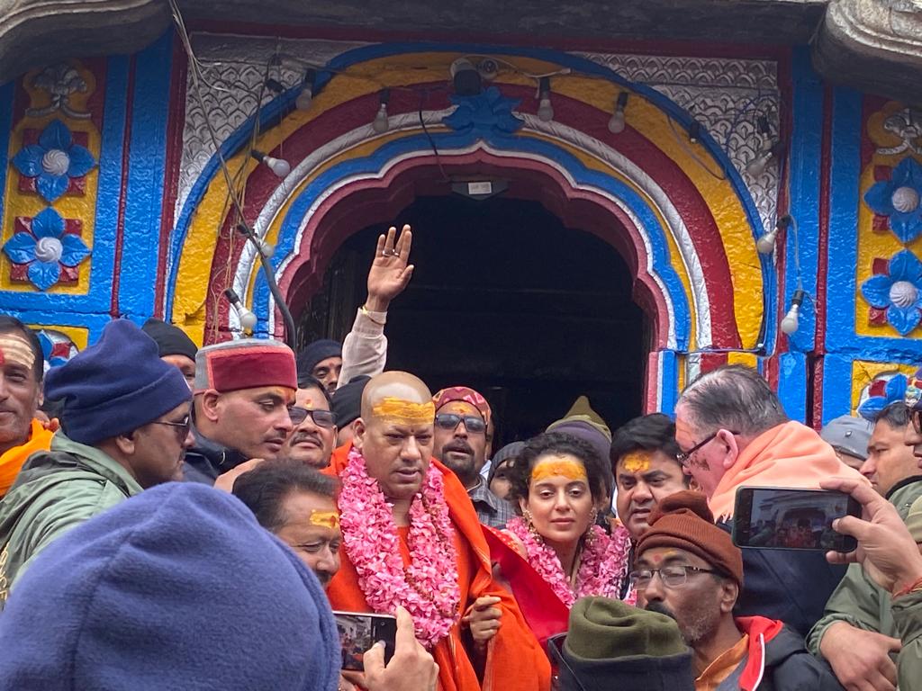 प्रसिद्ध अभिनेत्री कंगना रनौत ने भगवान केदारनाथ के दर्शन किये