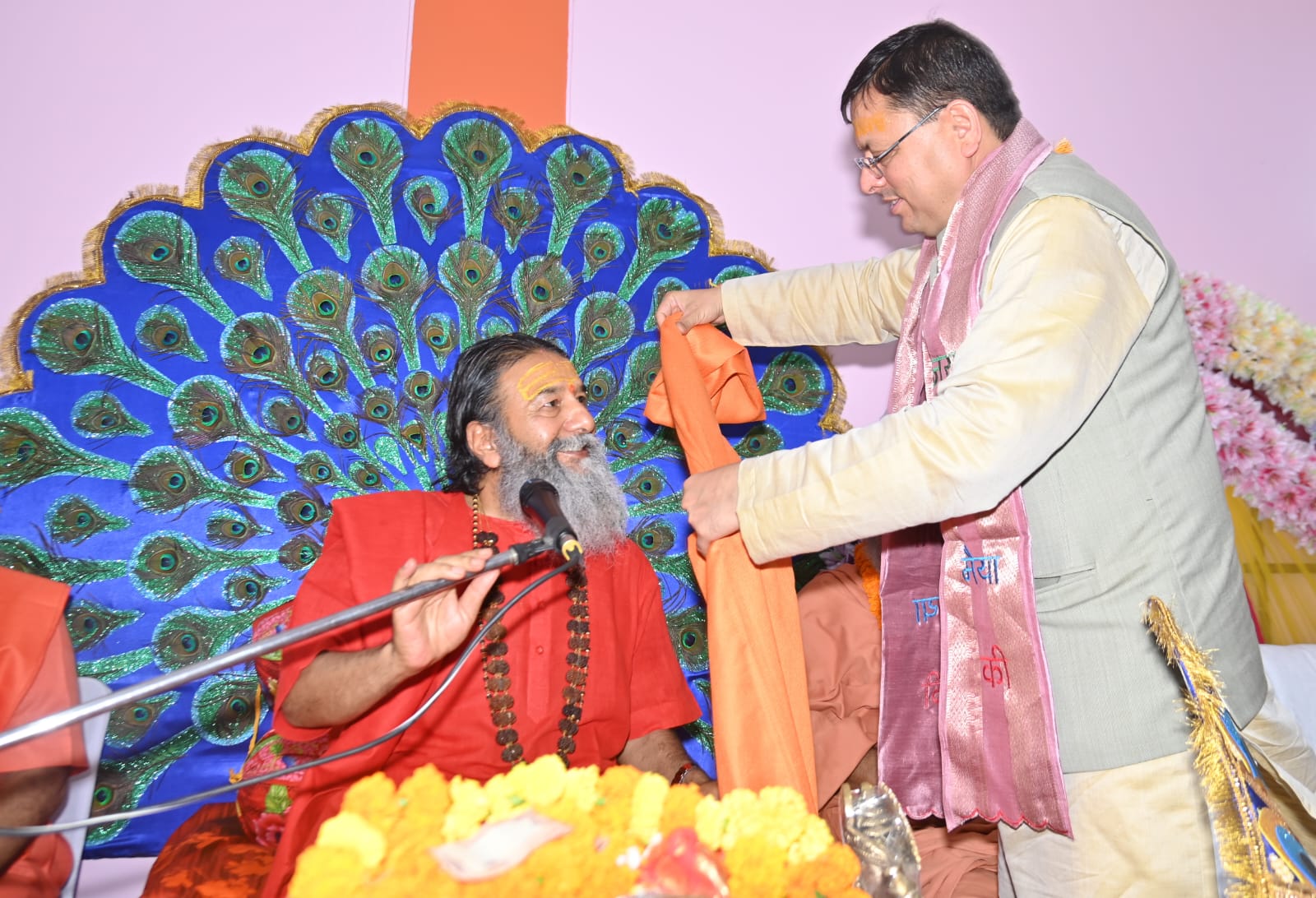 मुख्यमंत्री ने मंत्रोच्चारण के बीच किया कथा का शुभारंभ