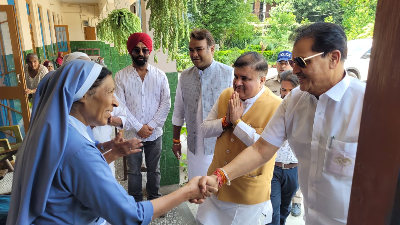 सिद्धार्थ उमेश अग्रवाल एवं अन्य नेताओं ने सुनी प्रधानमंत्री की मन की बात