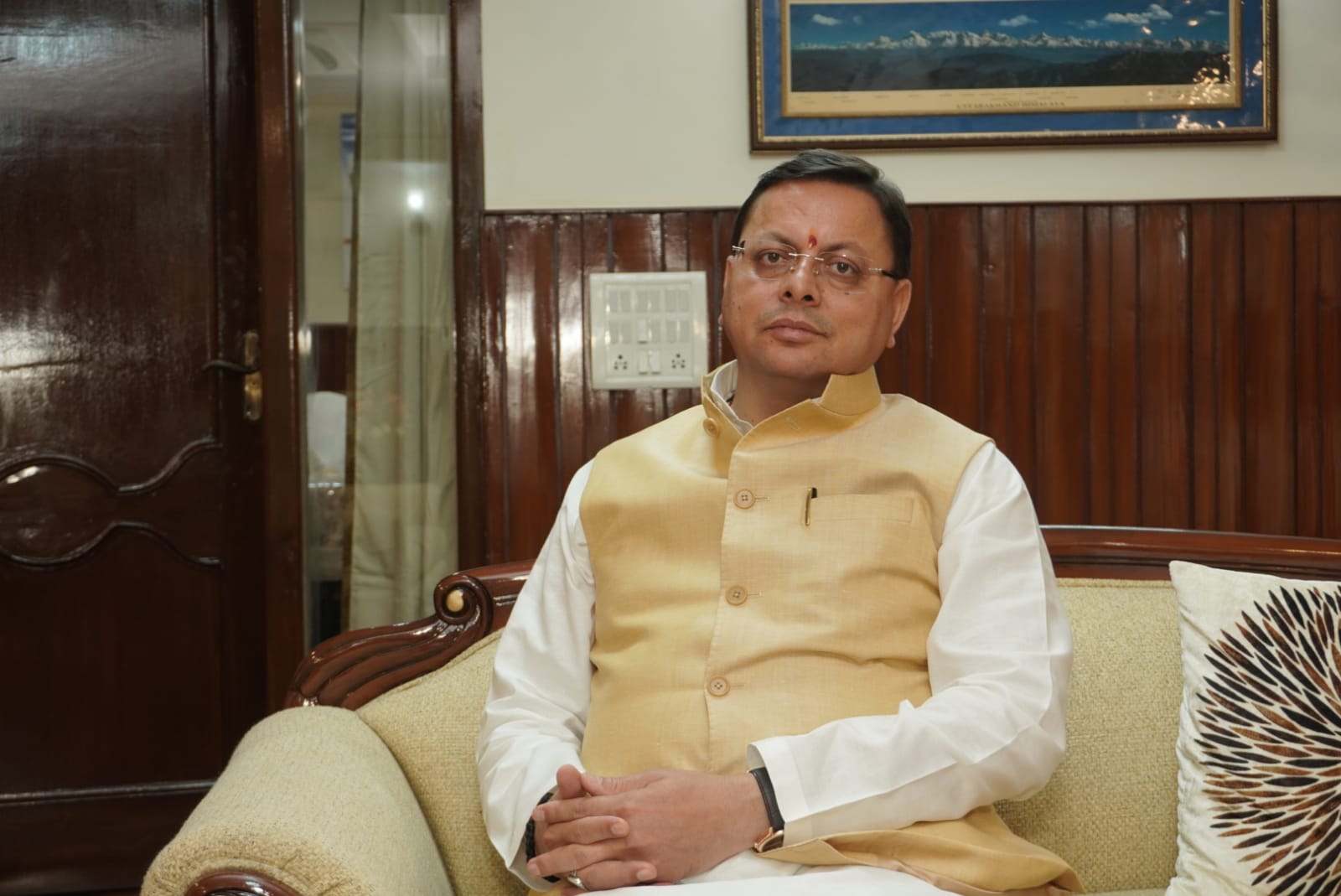 मुख्यमंत्री पुष्कर सिंह धामी ने नई दिल्ली स्थित उत्तराखंड सदन में प्रधानमंत्री नरेन्द्र मोदी के मन की बात का 101वां संस्करण सुना   