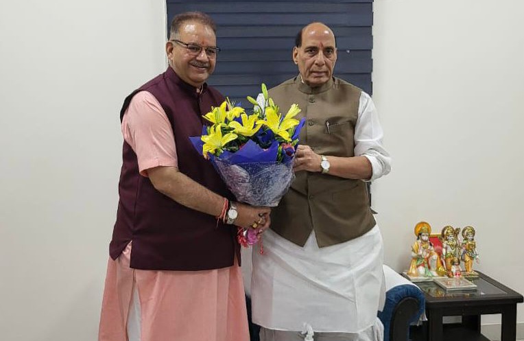 नई दिल्ली में राजनाथ सिंह से मिले सैनिक कल्याण मंत्री गणेश जोशी