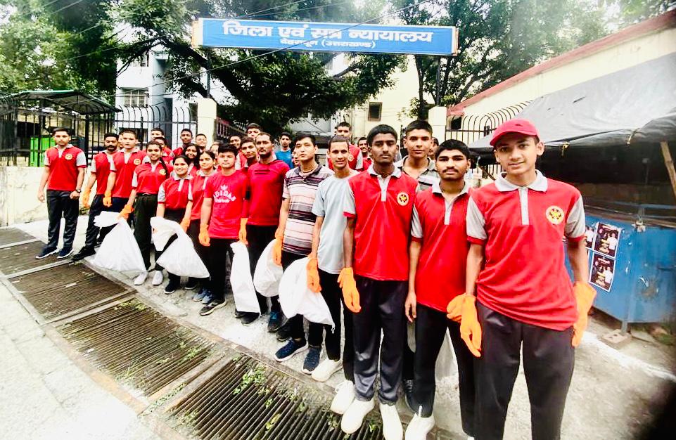 विभिन्न सामाजिक संगठनों सफाई अभियान ने लिया भाग स्वच्छ रहेंगे तो स्वस्थ रहेंगे: ललित जोशी