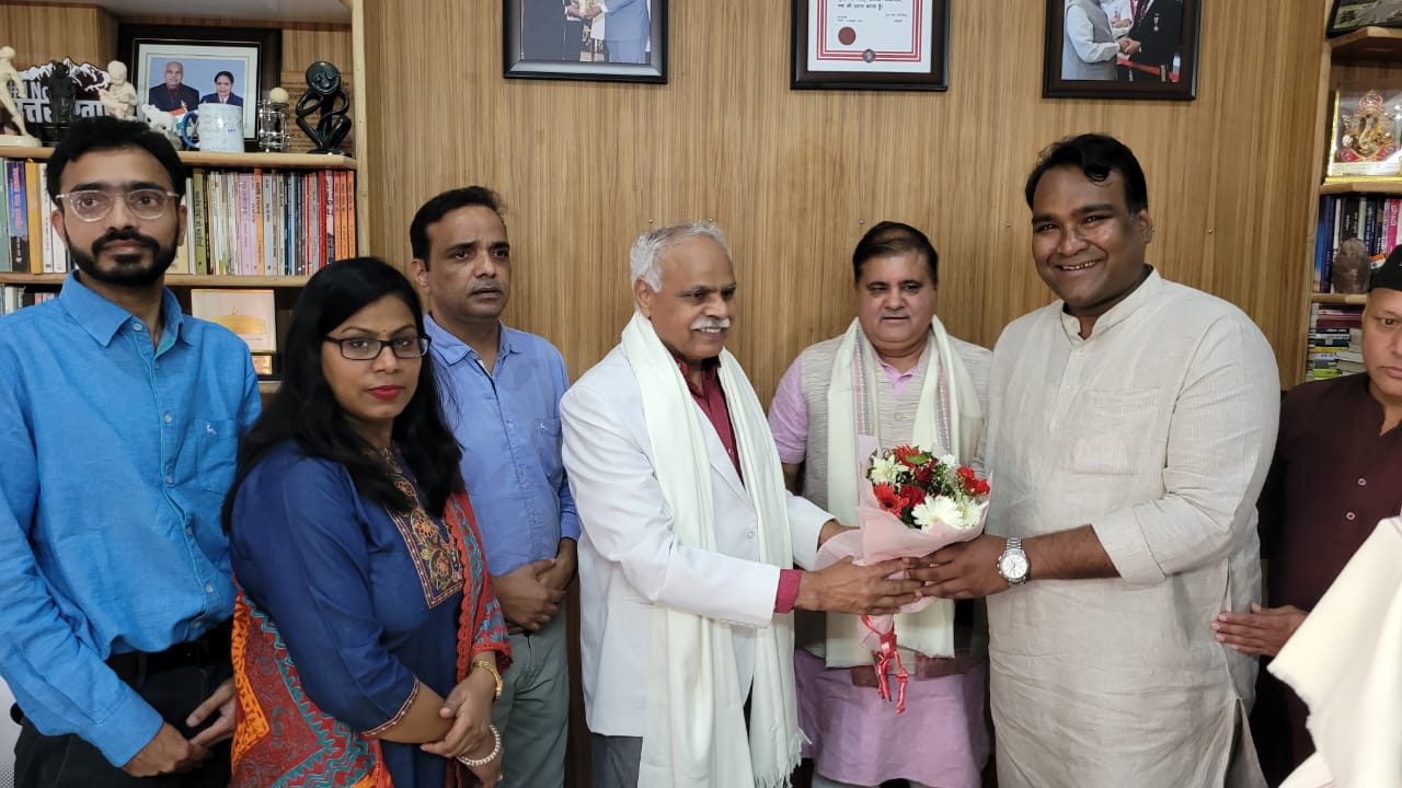 भारतीय जनता पार्टी महानगर के अध्यक्ष सिद्धार्थ अग्रवाल ने घर घर जाकर किया विशेष सम्पर्क