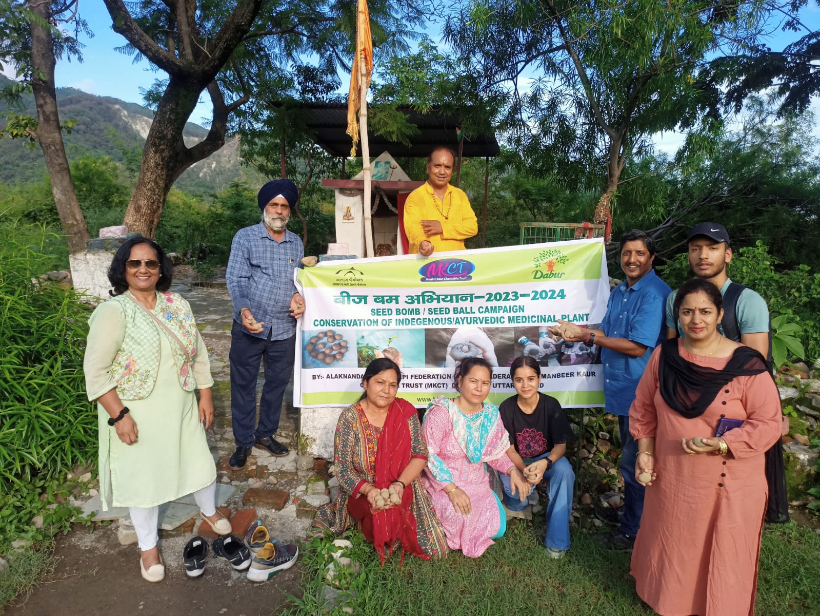 मनबीर कौर चैरिटेबल ट्रस्ट और आगाज ने किया बीज बम कार्यक्रम का आगाज