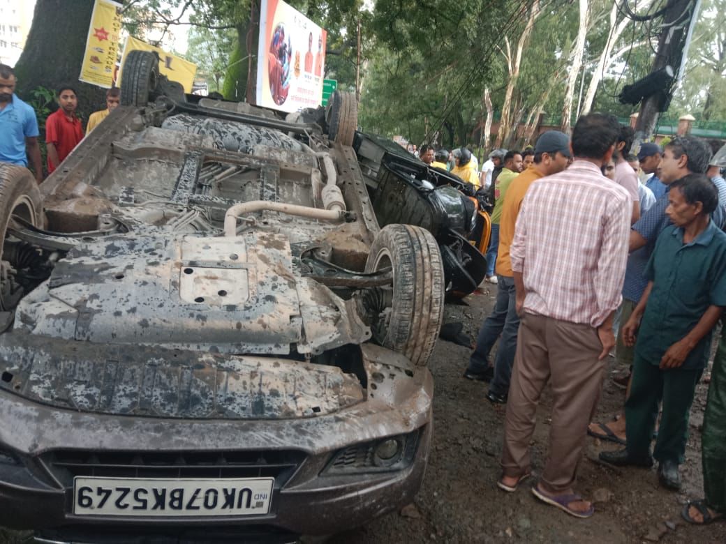 कार ने ऑटो को मारी टक्कर, 7 लोग गंभीर रूप से घायल