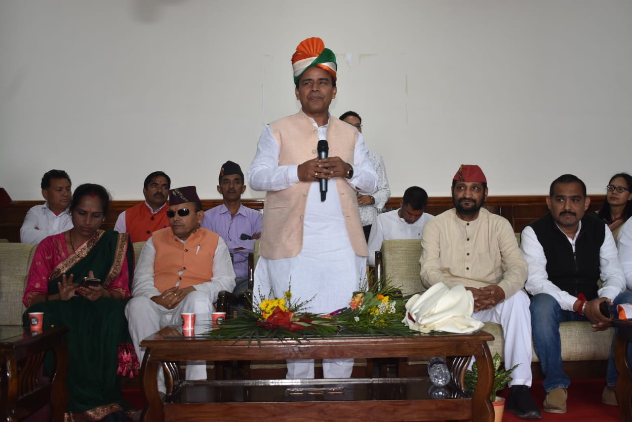 प्रभारी मंत्री डॉ. धन सिंह रावत ने भराड़ीसैंण में किया ध्वजारोहण