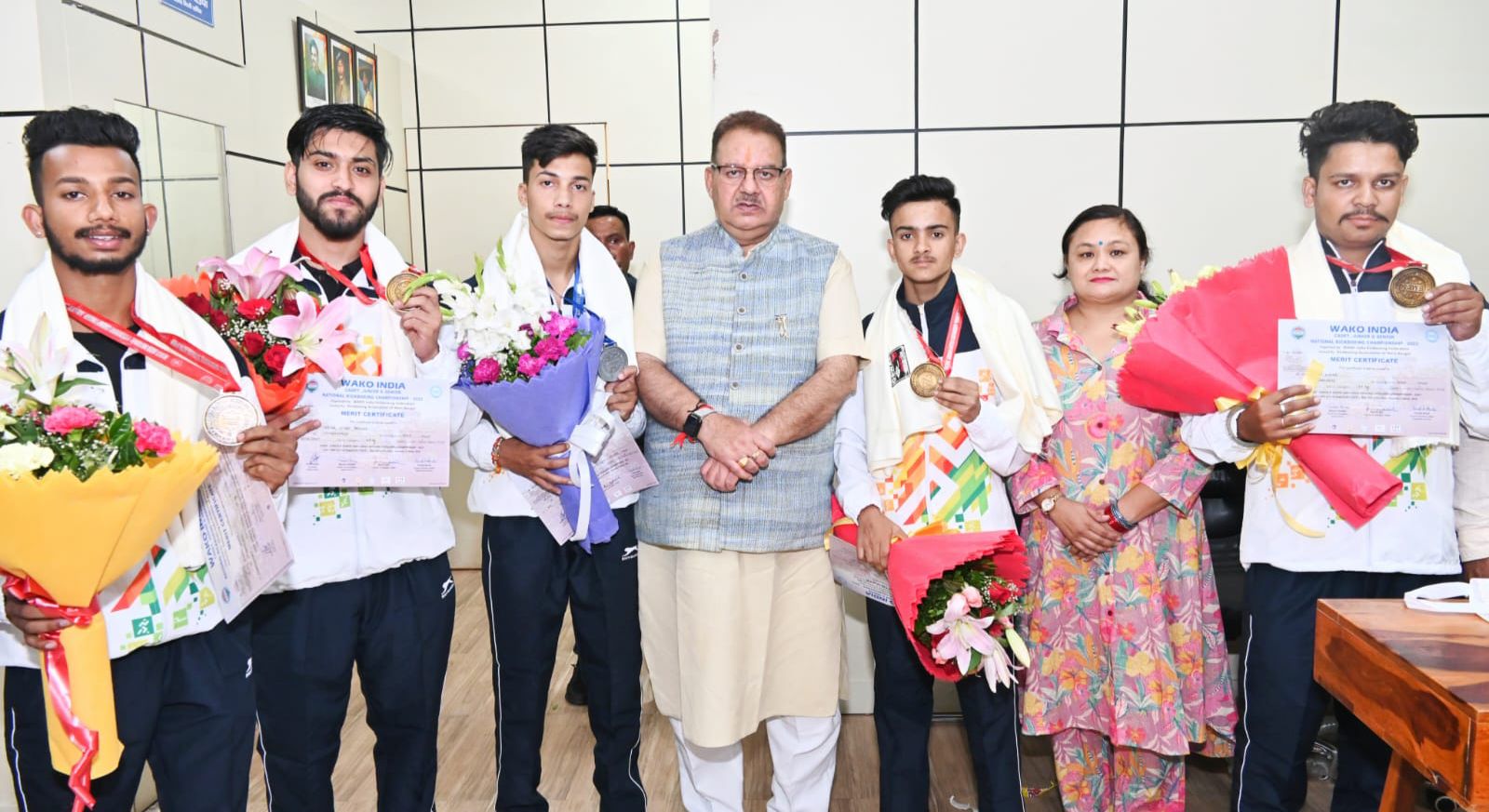 कैबिनेट मंत्री गणेश जोशी ने किक बॉक्सिंग खिलाड़ियों को किया सम्मानित