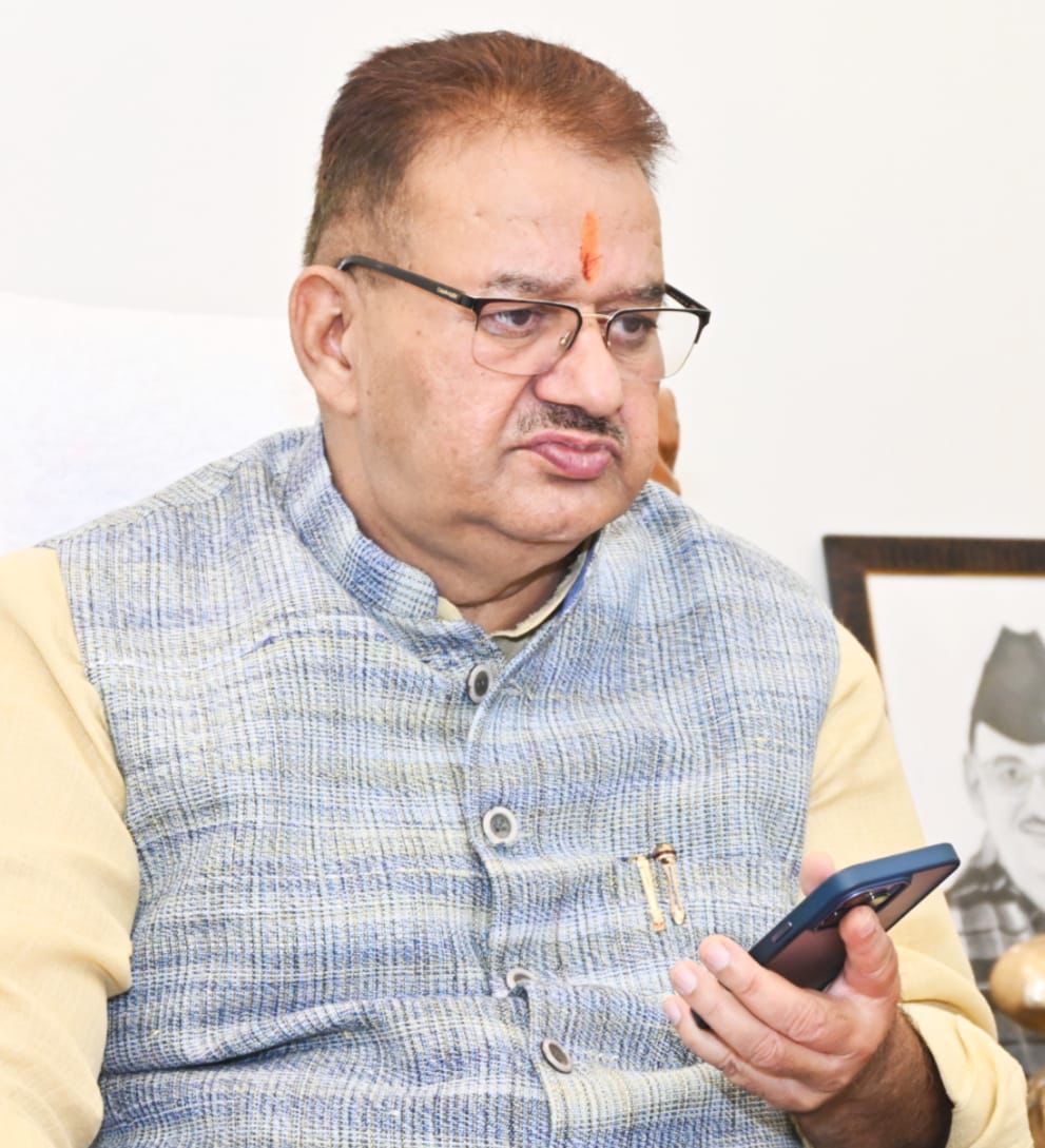 पौड़ी के कृषि एवं भूमि संरक्षण अधिकारी के निलंबन के बाद मुख्य कृषि अधिकारी को किया गया सम्बद्ध, कृषि मंत्री गणेश जोशी बोले-प्रकरण पर होगी विस्तृत जांच