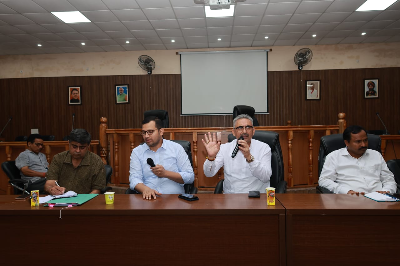 निगम करेगा युद्ध स्तर पर डेंगू के विरुद्ध कार्य, महापौर ने पार्षदों के संग चर्चा कर अधिकारियों को दिए आवश्यक‌ दिशा-निर्देश