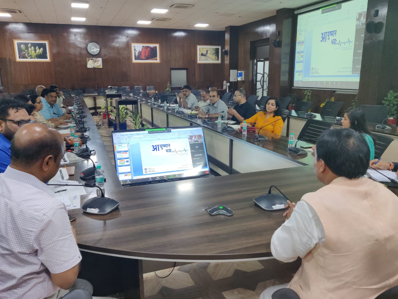 स्वास्थ्य मंत्री ने की आयुष्मान भवः अभियान की तैयारियों की समीक्षा