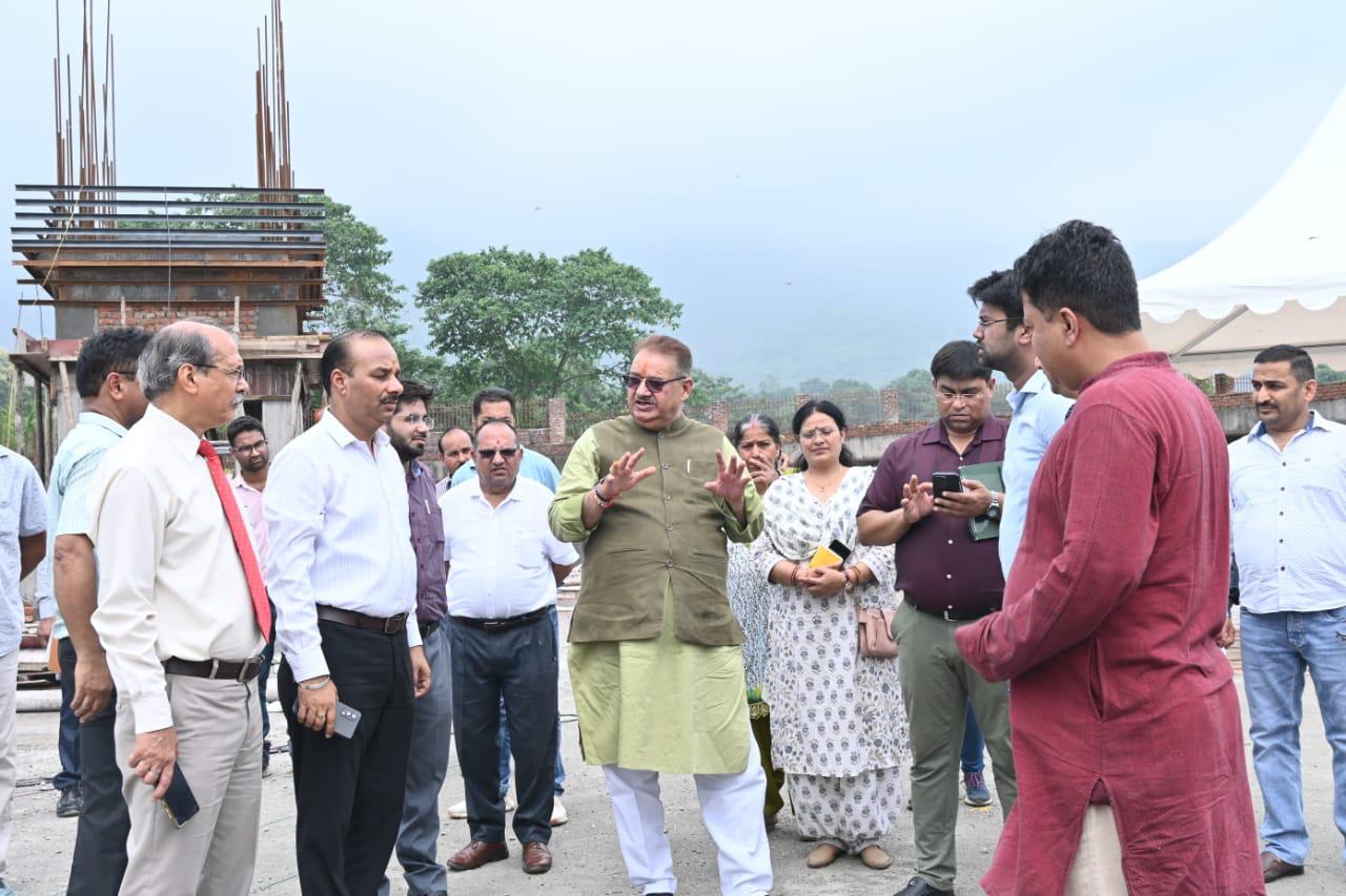 सैनिक कल्याण मंत्री गणेश जोशी ने सैन्यधाम का किया निरीक्षण, निर्माण कार्यों की धीमी गति पर मंत्री ने लगाई अधिकारियों को फटकार, दिन रात कार्य करने के निर्देश