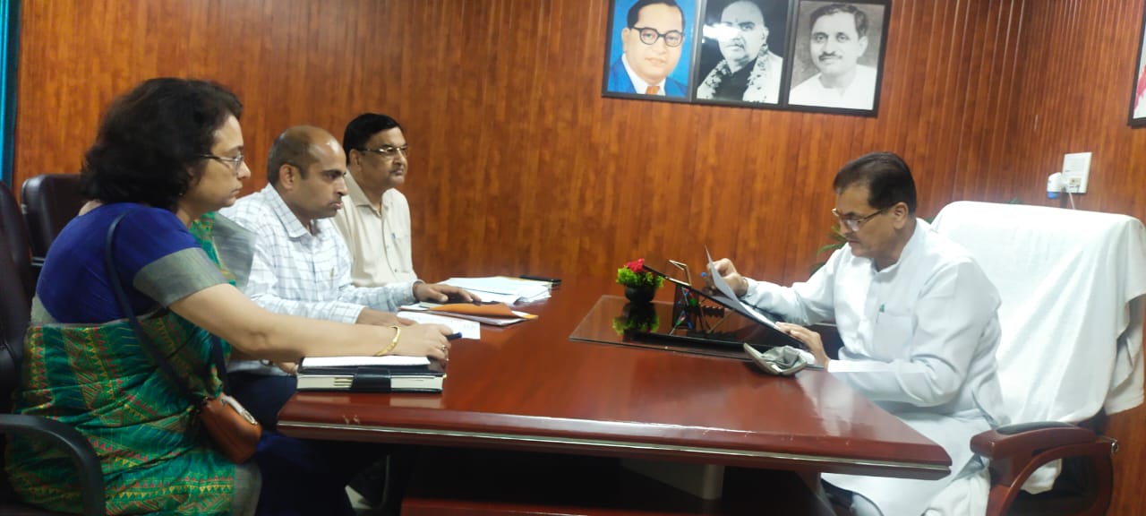 कैबिनेट मंत्री डा. प्रेमचंद अग्रवाल ने डेंगू की रोकथाम को लेकर स्वास्थ्य सचिव आर राजेश कुमार से वार्ता कर फीडबैक लिया