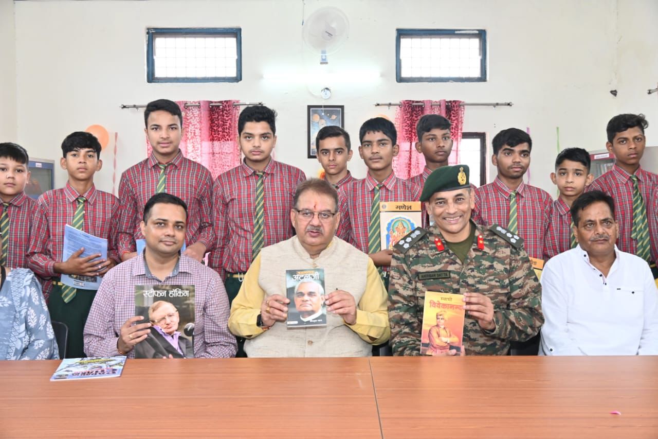 हिंदी दिवस के अवसर पर कैबिनेट मंत्री गणेश जोशी ने गढ़ी कैंट में ब्लूमिंग बर्ड स्कूल के पुस्तकालय का किया उद्घाटन