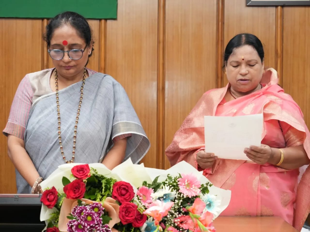 बागेश्वर विधानसभा के उपचुनाव में नवनिर्वाचित विधायक पार्वती दास ने कक्ष पद एवं गोपनीयता की ली शपथ