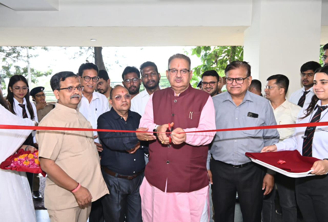 राज्य स्तरीय युवा महोत्सव में प्रतिभागियों को सम्बोधित करते कैबिनेट मंत्री गणेश जोशी