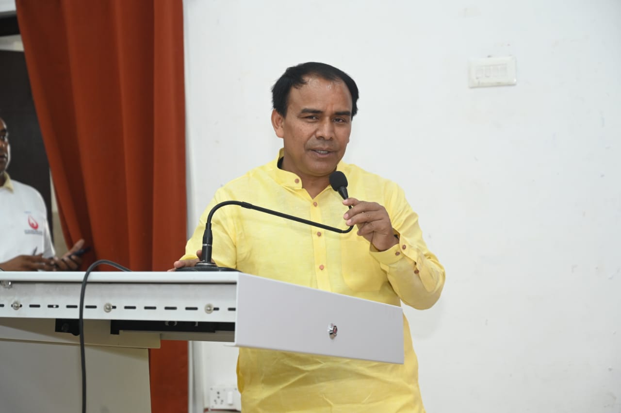 रक्त का नहीं कोई विकल्प :- डॉ धन सिंह रावत