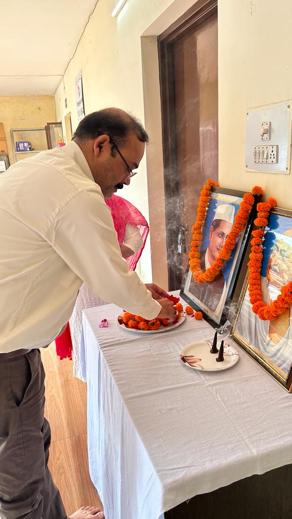निबंधक  मुख्यालय मियांवाला में गांधी जयंती पर चलाया गया स्वच्छता अभियान