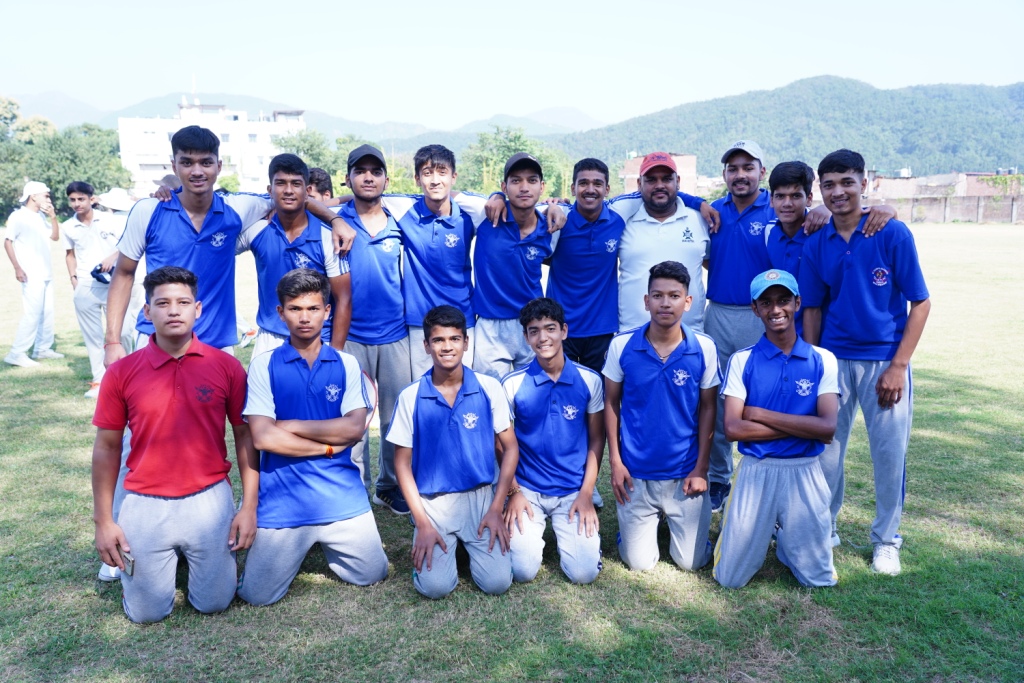 द हेरिटेज स्कूल इनविटेंशनल सीनियर बॉयज क्रिकेट टूर्नामेंट का उद्धघाटन मैच संत कबीर एकेडमी ने जीता