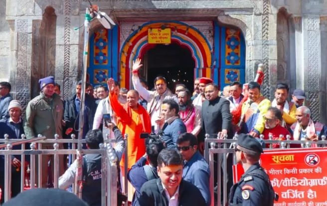 श्री बदरीनाथ धाम दर्शन के पश्चात केदारनाथ धाम दर्शन को पहुंचे मुख्यमंत्री योगी आदित्यनाथ