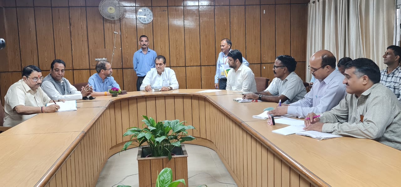 प्रवर समिति की बैठक विपक्ष के विधायकों के न पहुंचने के चलते स्थगित