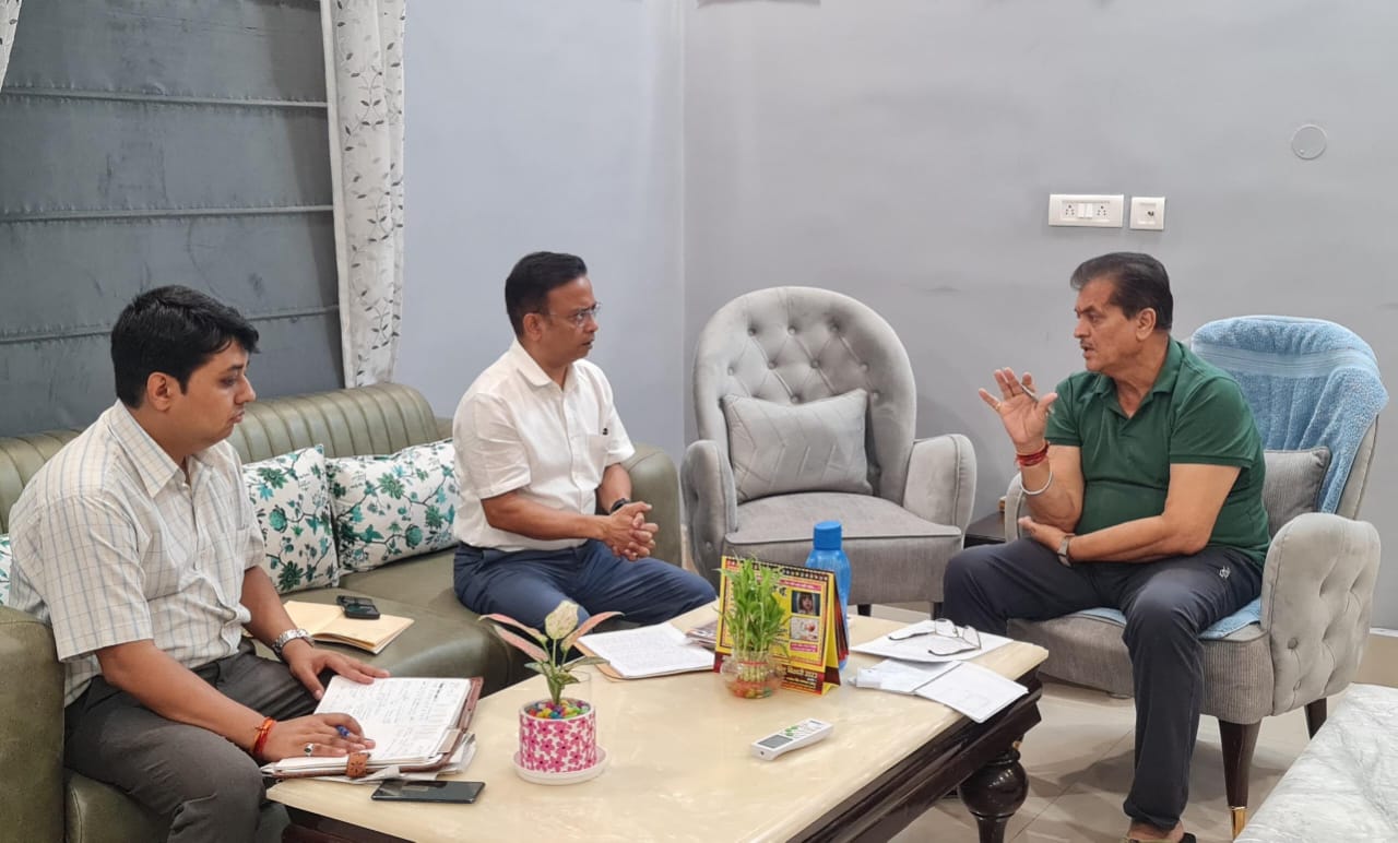 शहरी विकास मंत्री डॉ प्रेमचंद अग्रवाल ने विभागीय कार्यों की समीक्षा उच्चाधिकारियों के साथ की