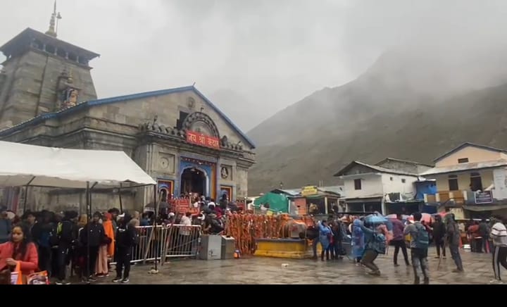 केदारनाथ धाम पहुंचे रिकार्ड तीर्थयात्री