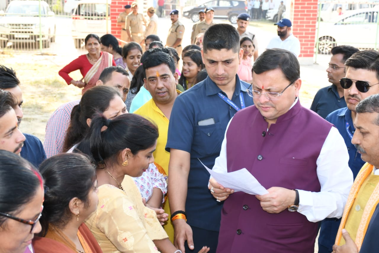 मुख्यमंत्री पुष्कर सिंह धामी ने सहायक सम्भागीय परिवहन कार्यालय रामनगर का किया औचक निरीक्षण